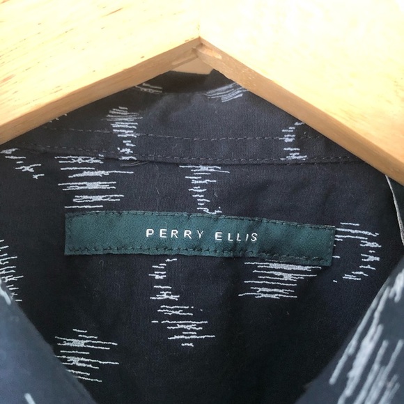 PERRY ELLIS Men’s Button-down Shirt - Picture 4 of 8